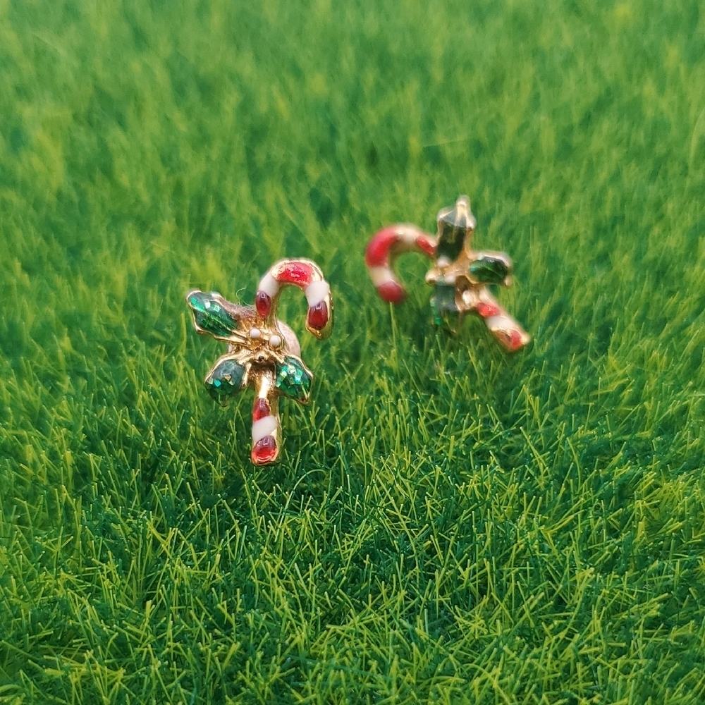 Dainty And Cute Candy Cane Earrings Seasonal Christmas E1030